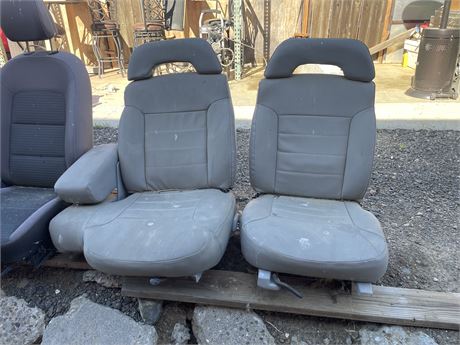 S10 seats pair